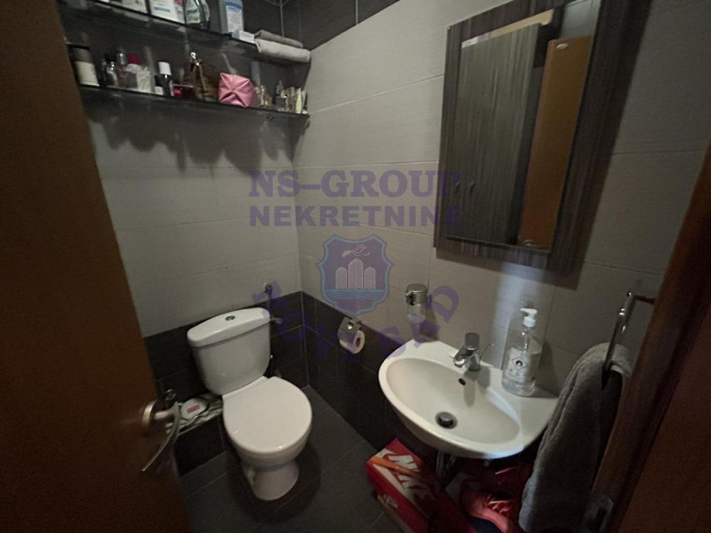 Slika 10 - Trosoban, 70m2, Bulevar oslobođenja Novi Sad, sa terasom, sa parkingom